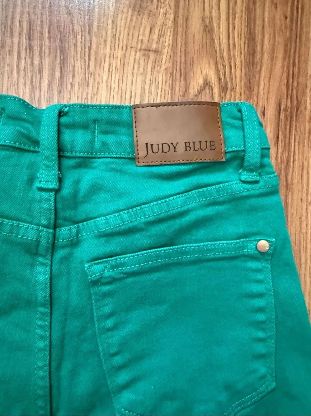 Judy Blue Women's Garment Dyed Raw Hem Cropped Wide Leg Jeans Kelly Green 3/26 - Picture 3 of 9
